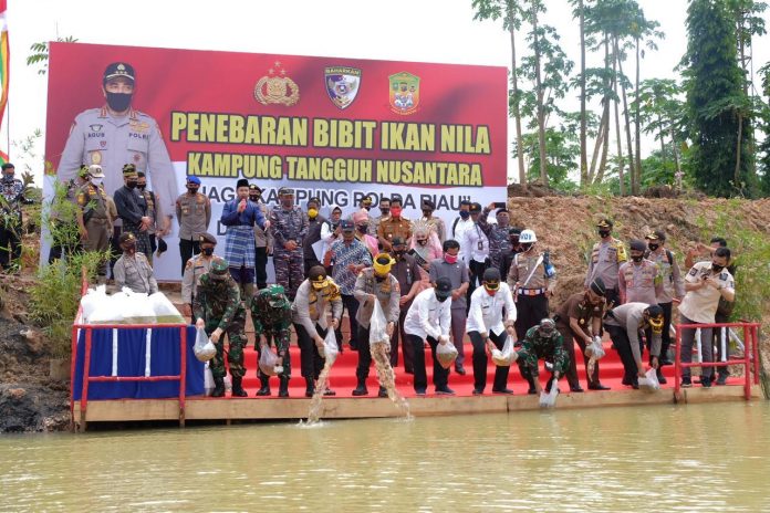 Komjen-Agus-Andrianto-Apresiasi-Keberhasilan-Program-Jaga-Kampung-Polda-Riau