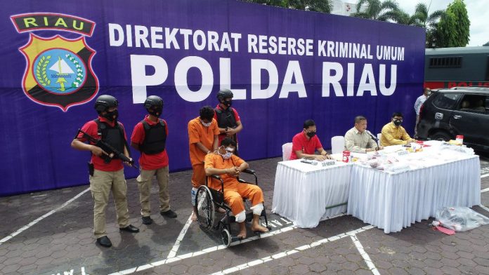 Polda-Riau-Berhasil-Ungkap-Pencurian-Mobil-Rental-Dengan-Kekerasan