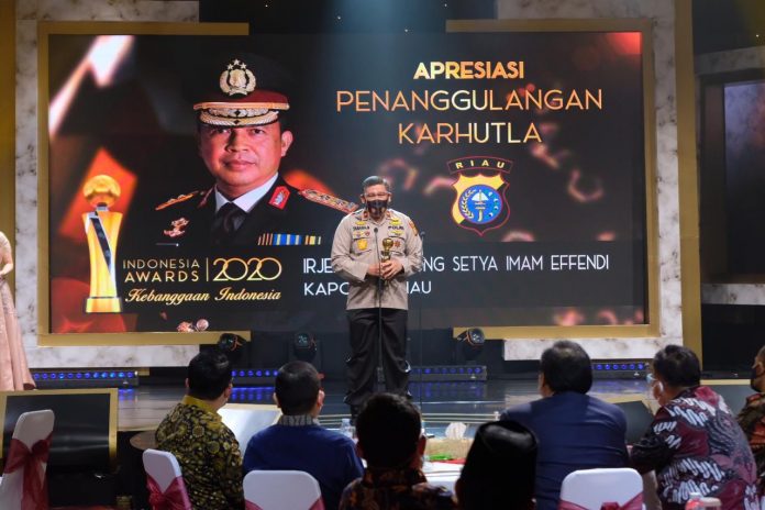 kapolda-riau-terima-penghargaan-indonesia-award-2020